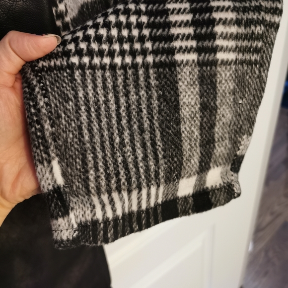 TWOTWINSTYLE Highwaist Asymmetrical Wool & PU pant - Picture 7 of 13